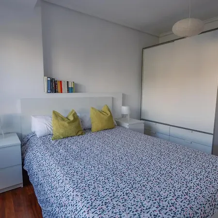 Pueblo Muy Cerca De La Playa Ideal Surfistas Y Familias. *