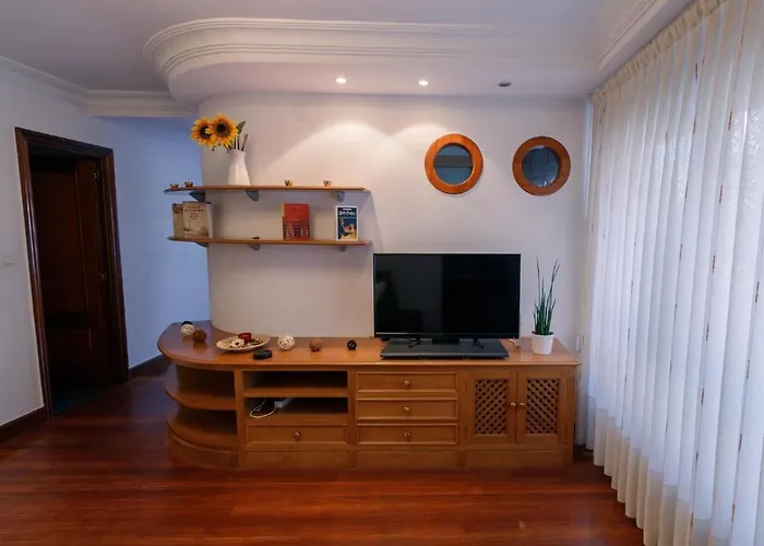 Pueblo Muy Cerca De La Playa Ideal Surfistas Y Familias. *