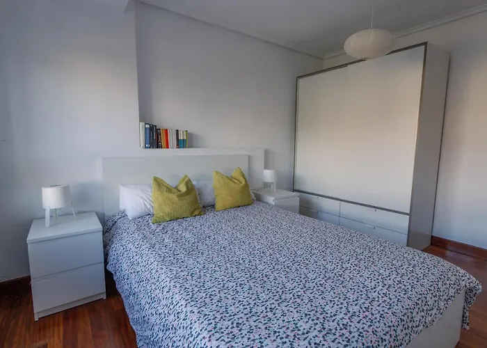 Pueblo Muy Cerca De La Playa Ideal Surfistas Y Familias. *